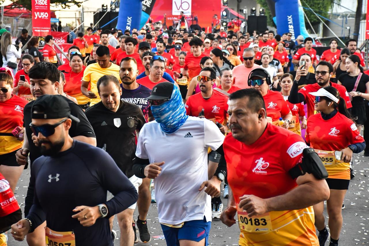 $!Festeja Mueblería Valdez Baluarte medio siglo de existencia con carrera con causa en Culiacán