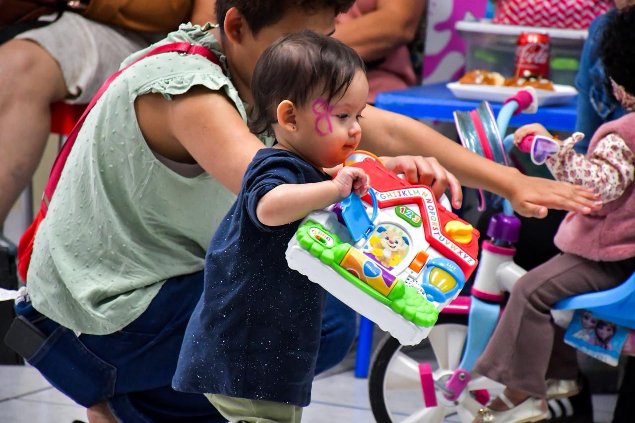 $!Arriban los Reyes Magos de Noroeste a Culiacán y cumplen deseos de niñas y niños