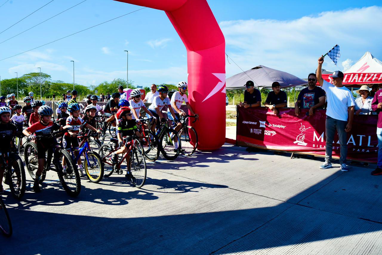 $!Pequeños ciclistas mazatlecos son profetas en su tierra