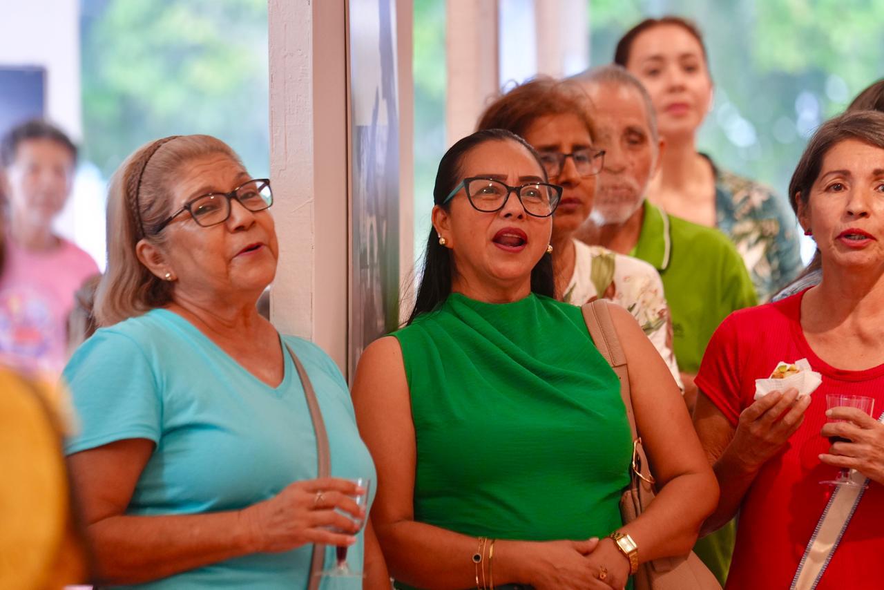 $!El público disfrutó la muestra y la parte musical sumando sus voces a las canciones.
