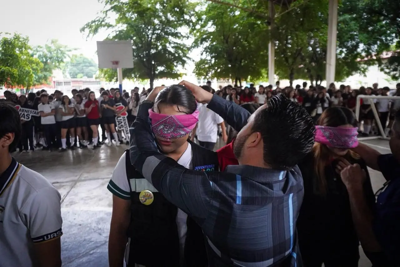 $!Llevan programa Somos Inclusión a preparatoria Victoria del Pueblo en Culiacán