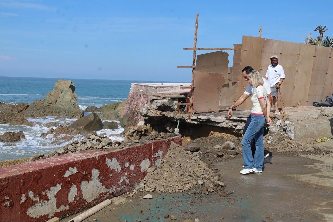 $!Estrella Palacios supervisa, otra vez sin prensa, daños por fuerte oleaje en la zona costera de Mazatlán