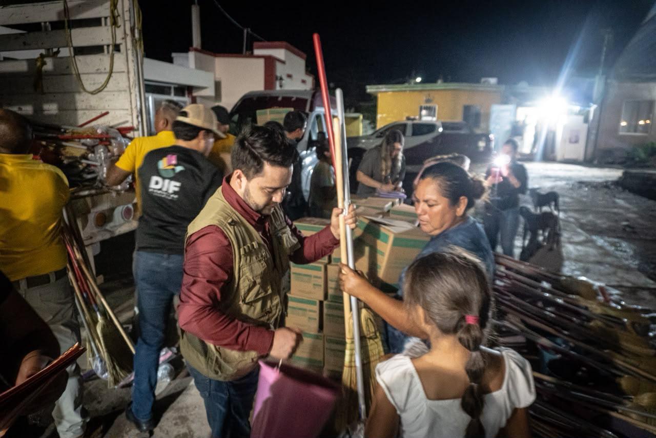 $!Apoya Protección Civil y DIF a familias afectadas por oleaje elevado en Cospita, en Culiacán