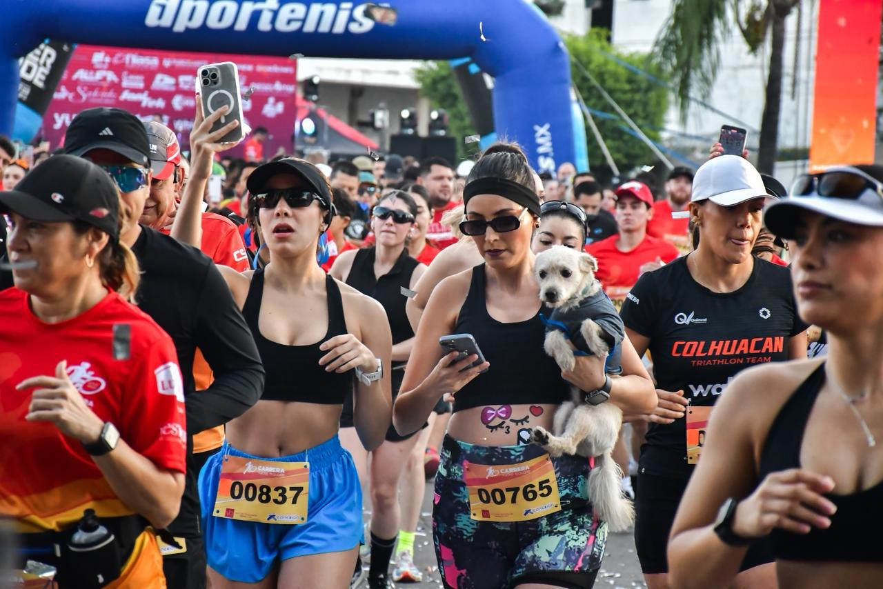$!Festeja Mueblería Valdez Baluarte medio siglo de existencia con carrera con causa en Culiacán