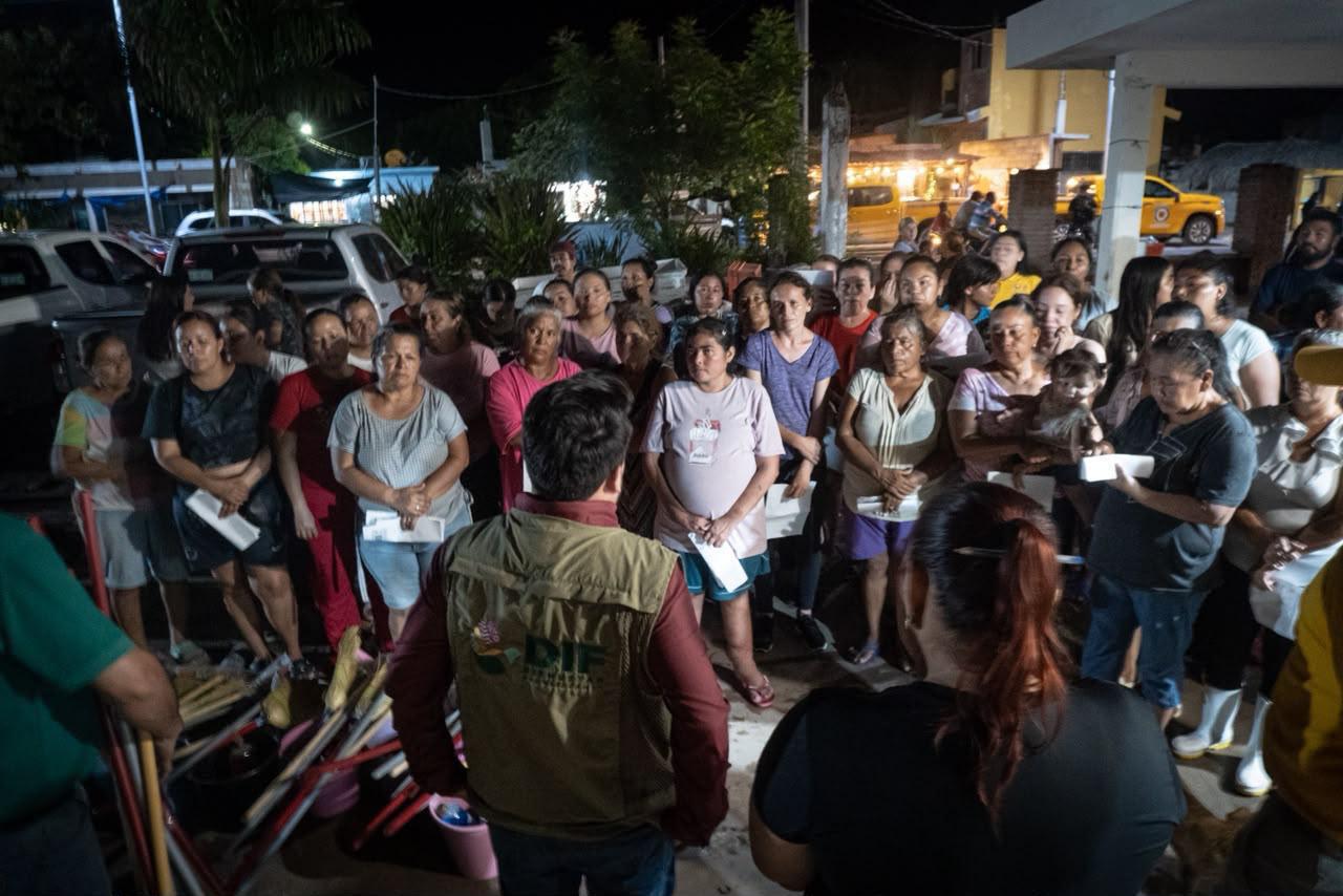 $!Apoya Protección Civil y DIF a familias afectadas por oleaje elevado en Cospita, en Culiacán