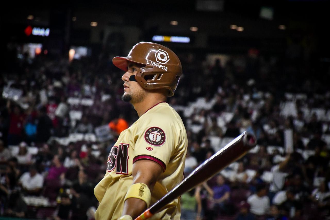 $!Tomateros de Culiacán evita la barrida ante Tucson