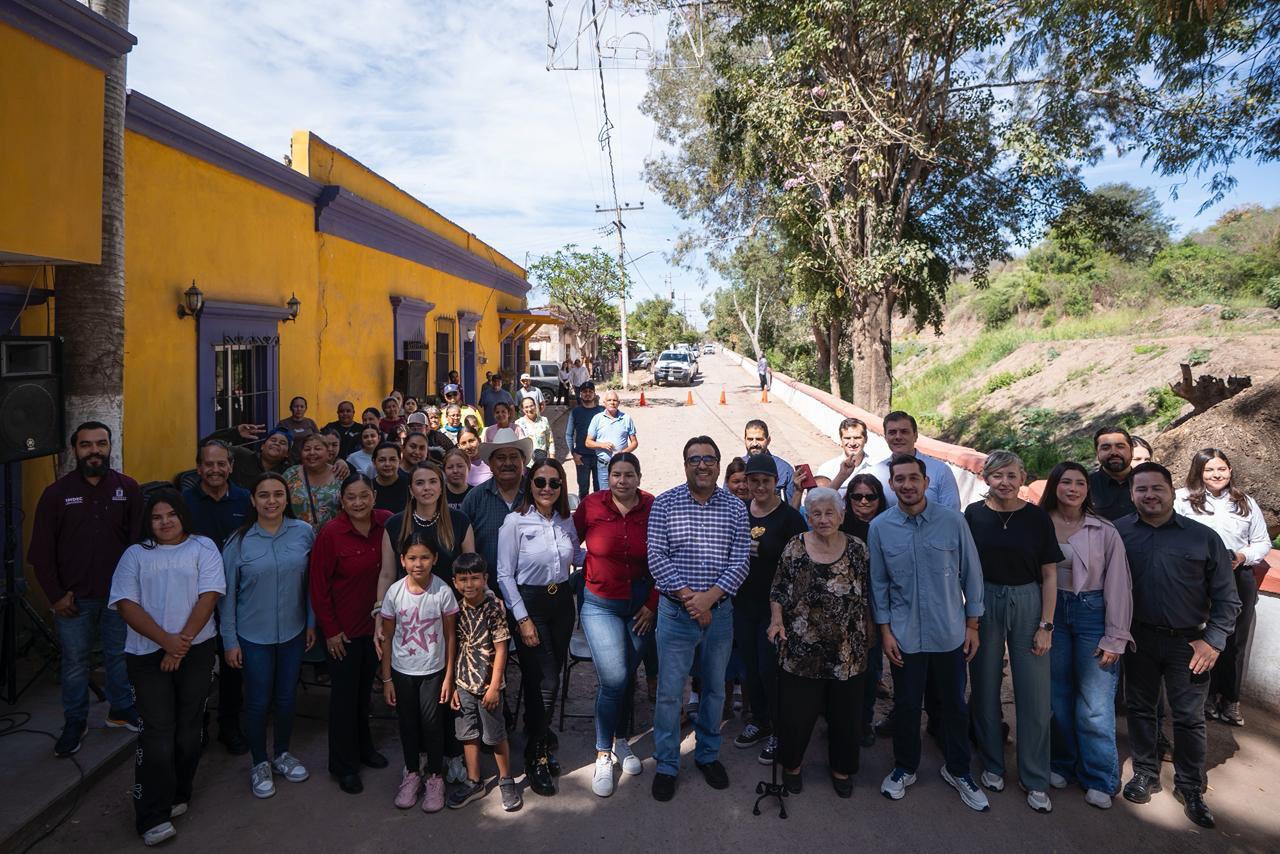$!Entregan drenaje y pavimentación en la sindicatura de San Lorenzo, en Culiacán, tras años de rezago