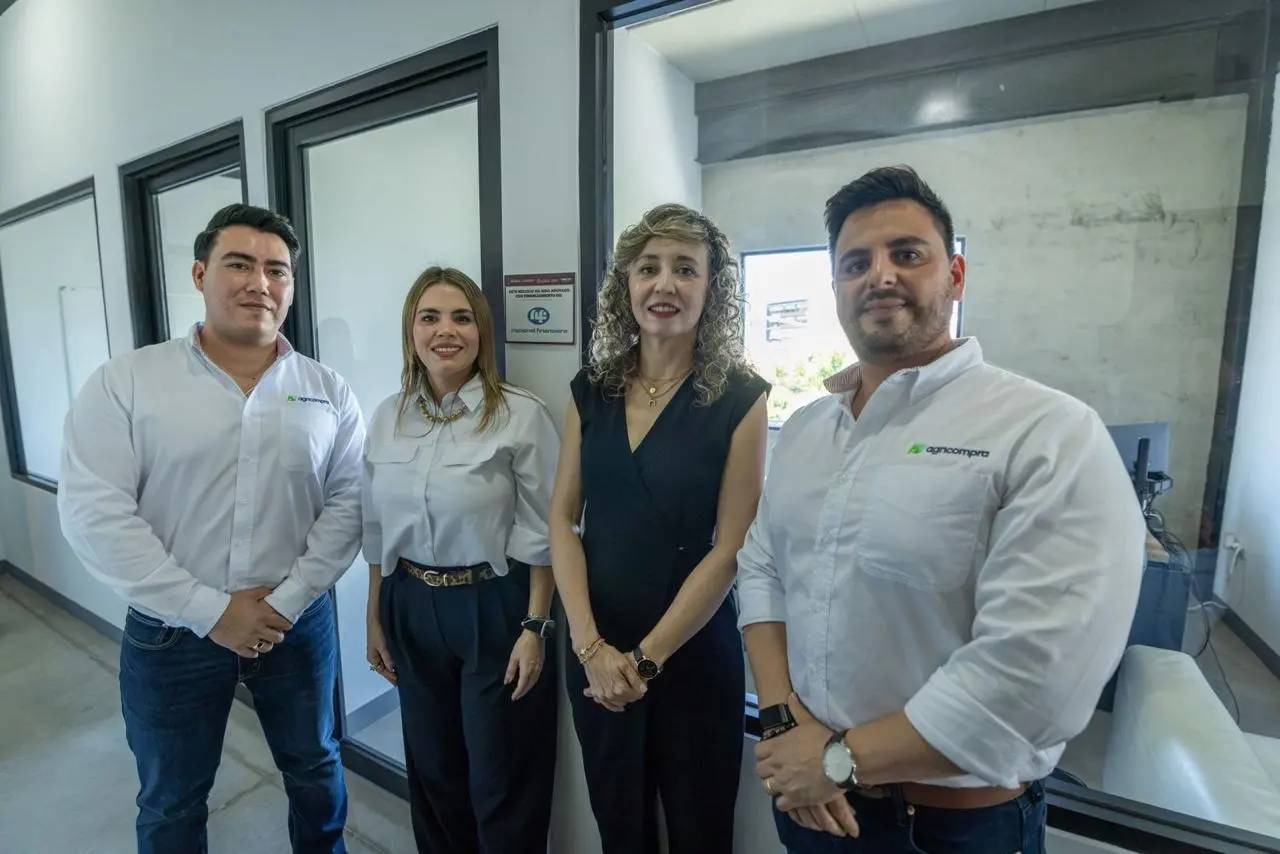 $!Alcaldesa de Culiacán entrega apoyos de Impulso Nafin a empresa AgriCompras