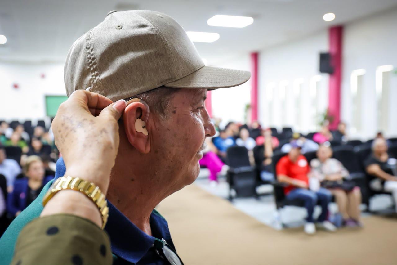 $!Entregan 644 auxiliares auditivos en Sinaloa para mejorar calidad de vida