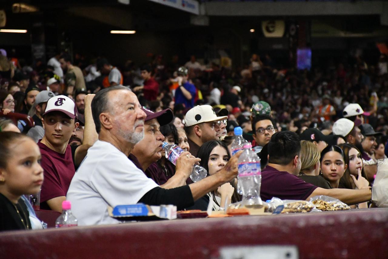 $!Responden culiacanenses a debut en casa de Tomateros en la Liga Mexicana del Pacífico