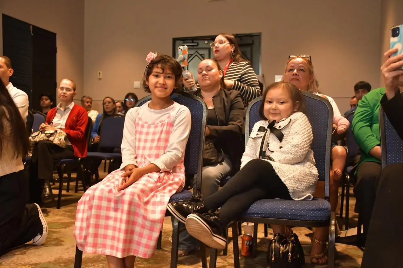 $!Las pequeñas Britana y Emily Rosse comparten su testimonio.