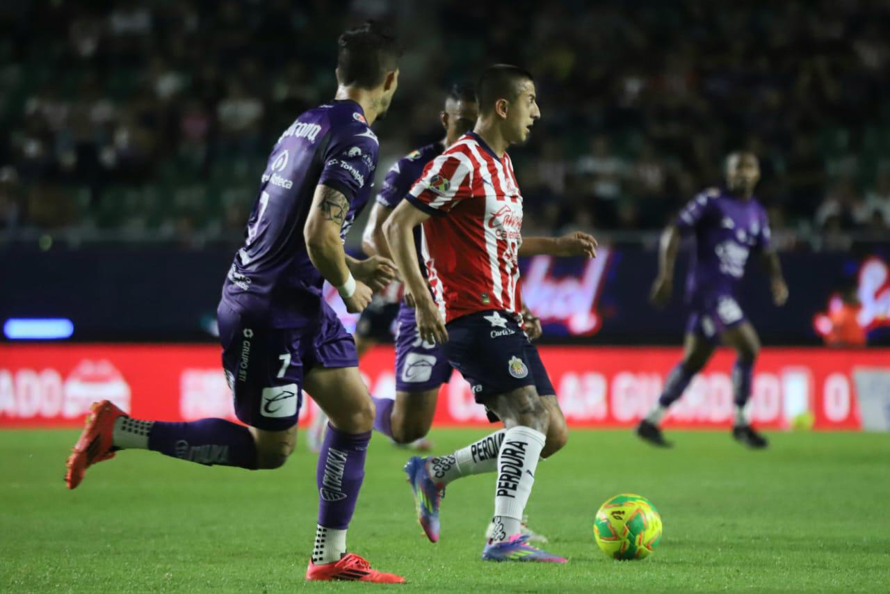 $!Mazatlán rescata el empate en un partido de locura y drama frente a las Chivas