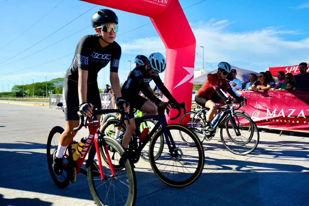 $!Pequeños ciclistas mazatlecos son profetas en su tierra