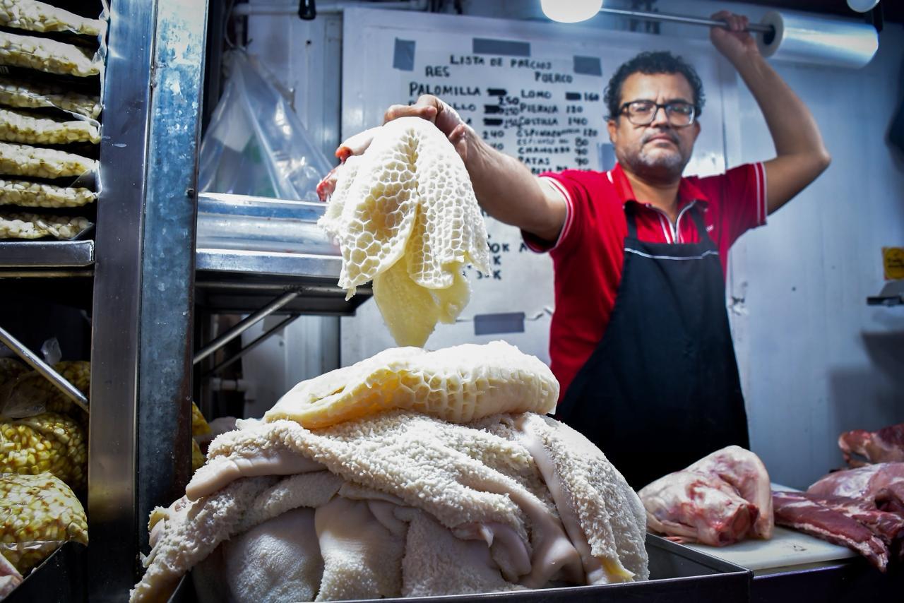 $!Menudo y pozole impulsan las ventas decembrinas en mercados de Culiacán