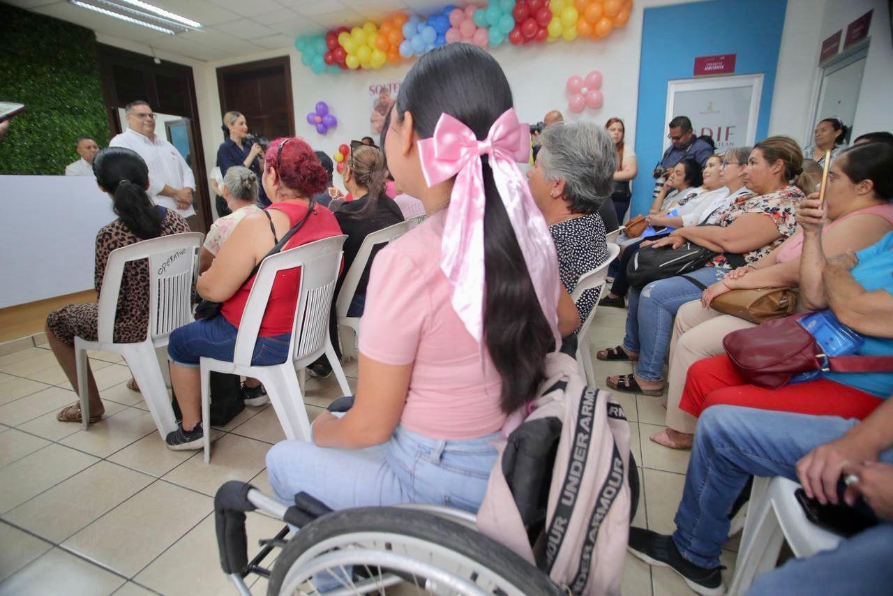$!Entrega DIF Mazatlán apoyos económicos a 150 personas con discapacidad