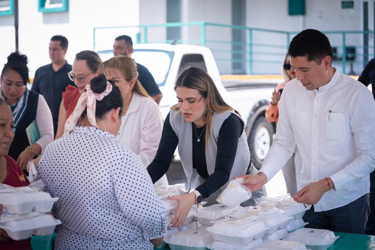$!Entrega DIF Culiacán comidas a familiares de pacientes del Hospital Regional No. 1 del IMSS