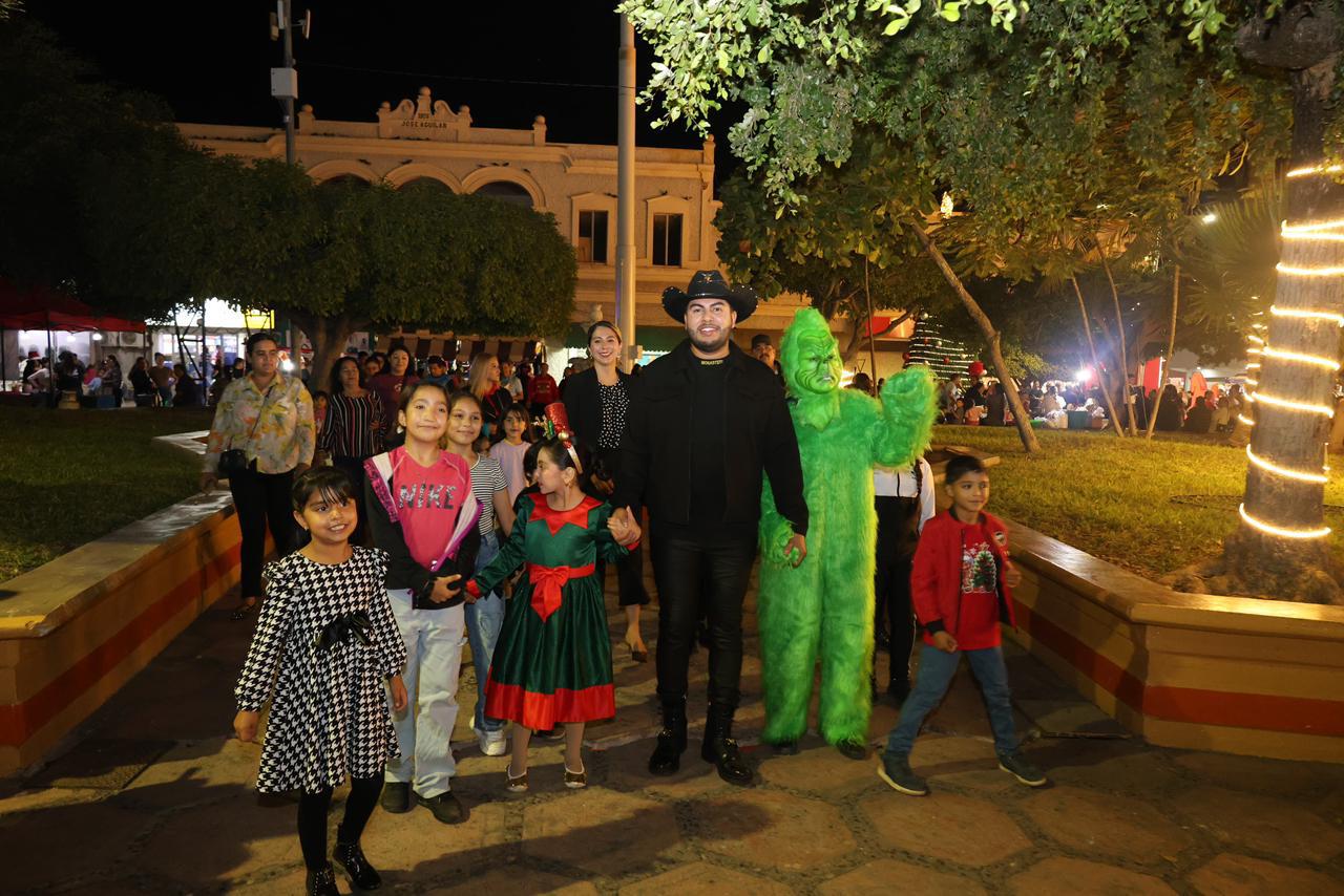$!La magia de la Navidad ilumina La Cruz con el encendido del árbol