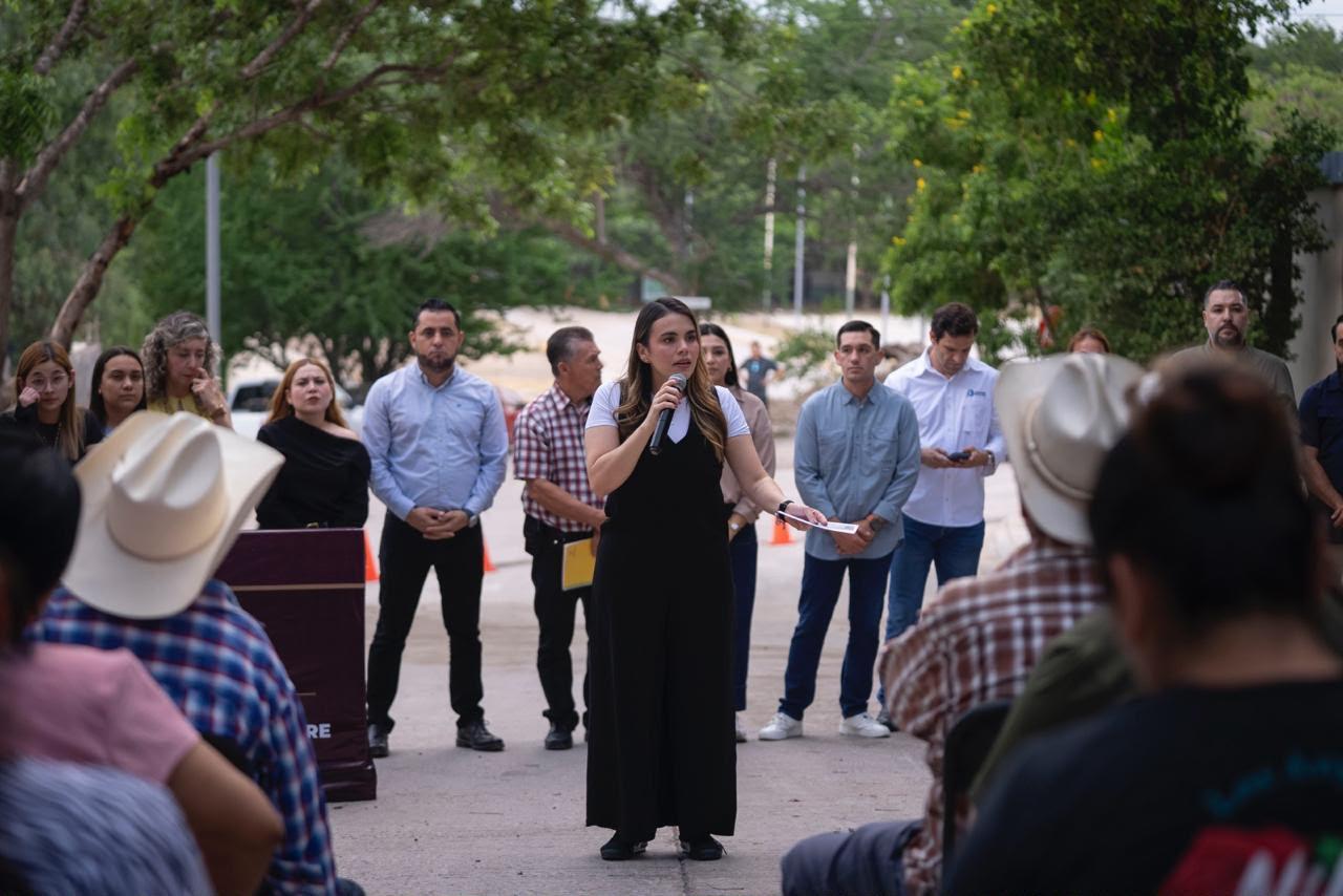 $!Tras 40 años de espera, pavimentan tres calles en la 16 de Septiembre, en Culiacán