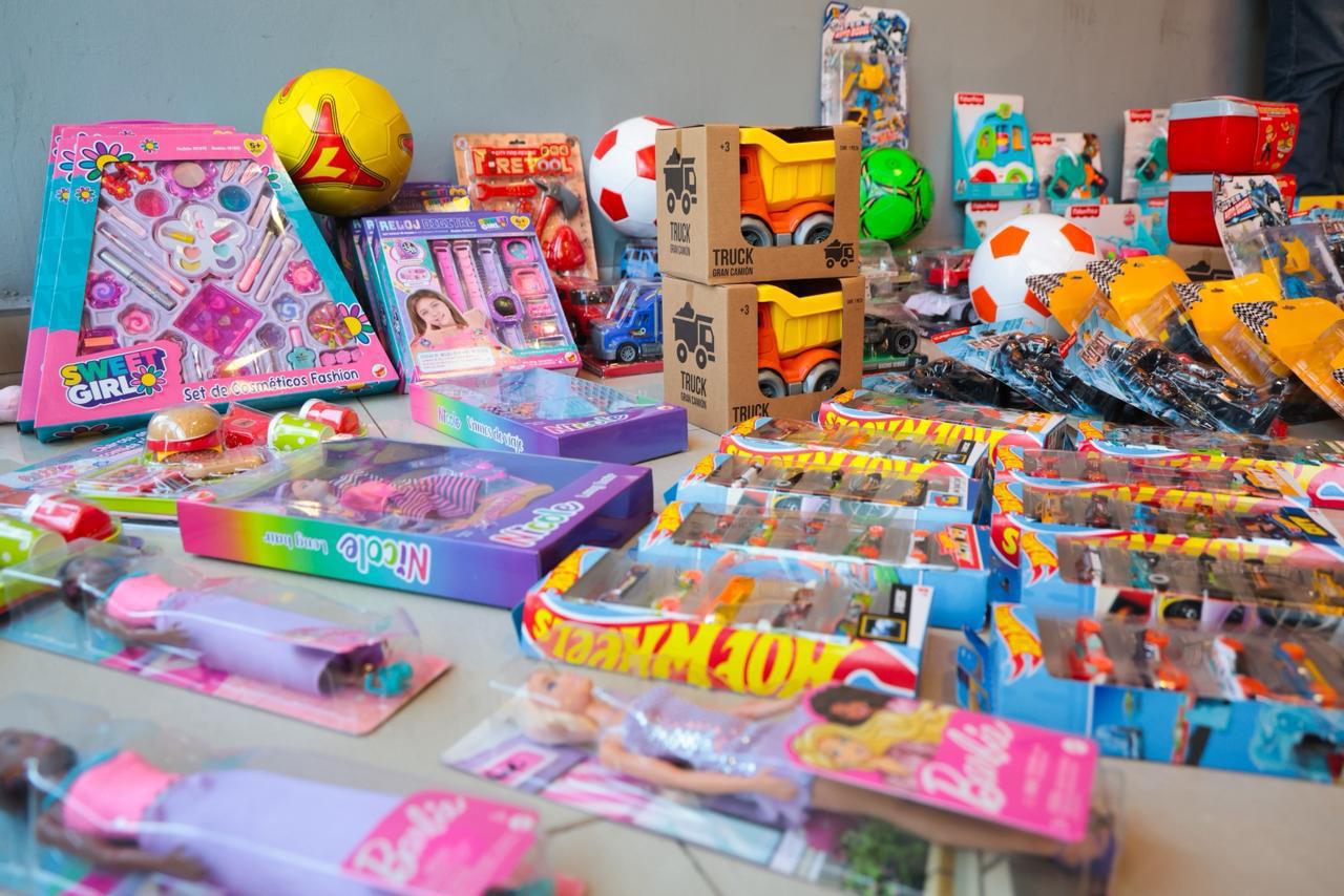 $!Brindan apoyo a familias desplazadas de Badiraguato en Culiacán