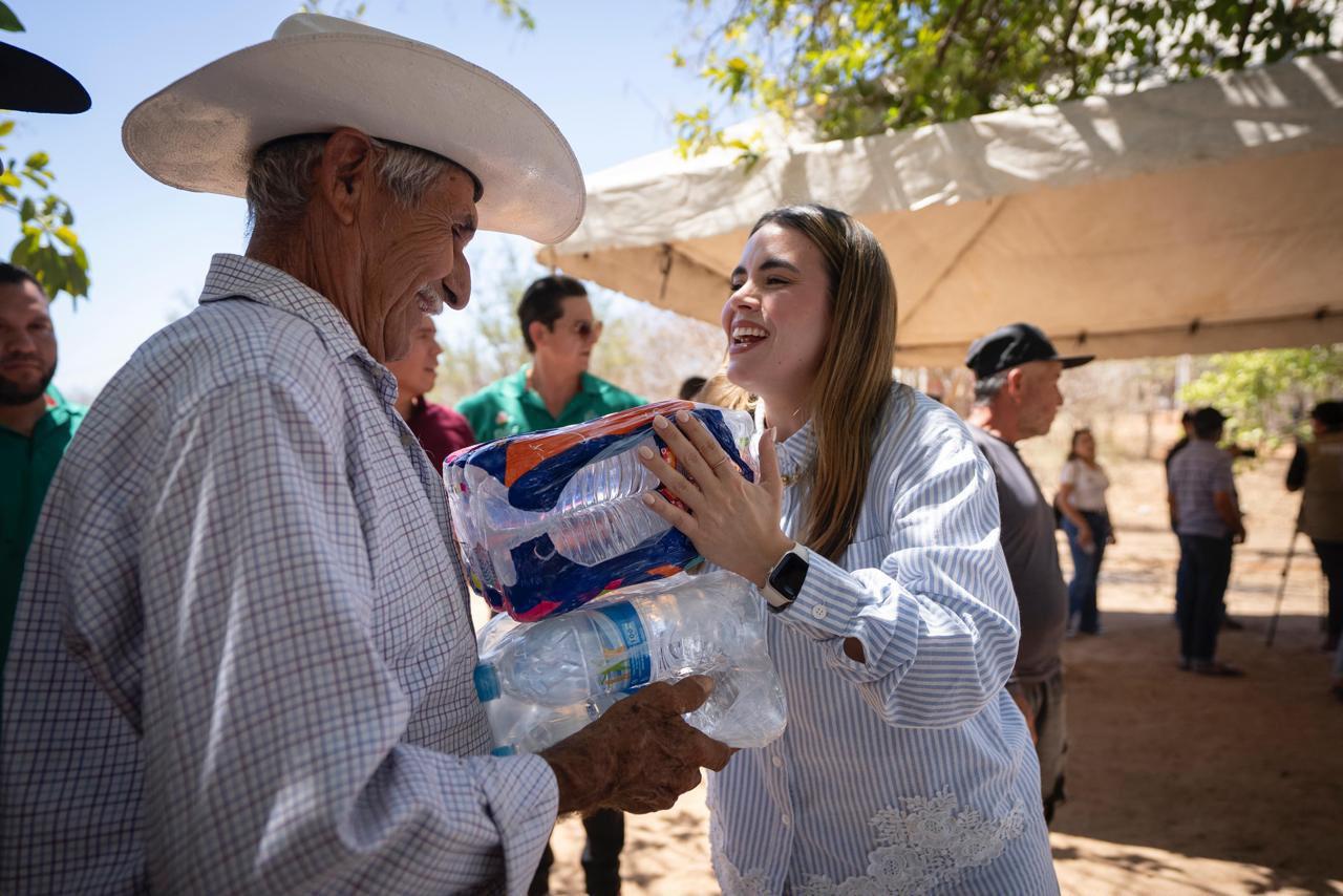 $!Llevan agua a familias de Imala, en Culiacán, ante afectaciones por la sequía