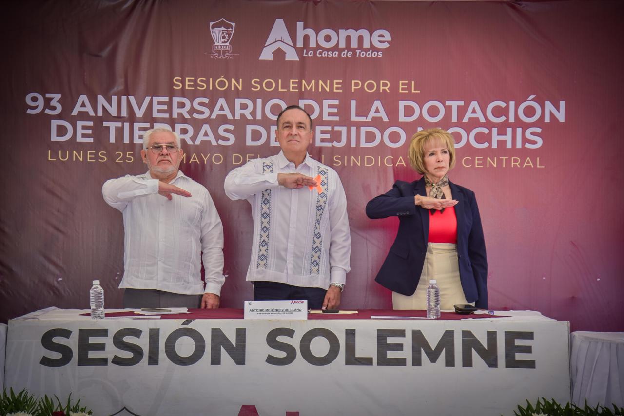 $!Galardonan a heroínas del incendio en Plaza Fiesta Las Palmas en el aniversario del Ejido Mochis