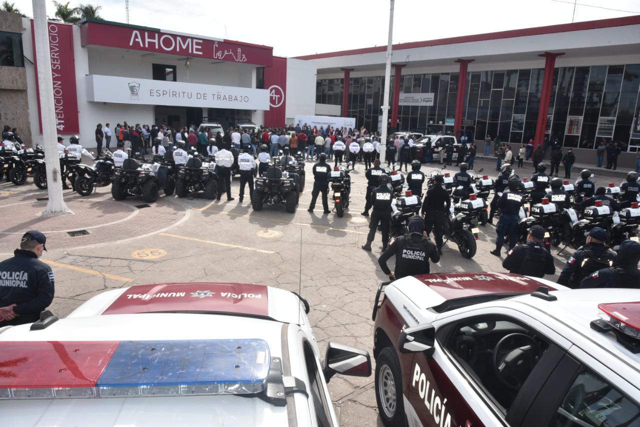 $!Patrullas de Ahome ahora son de color guinda, el distintivo de Morena