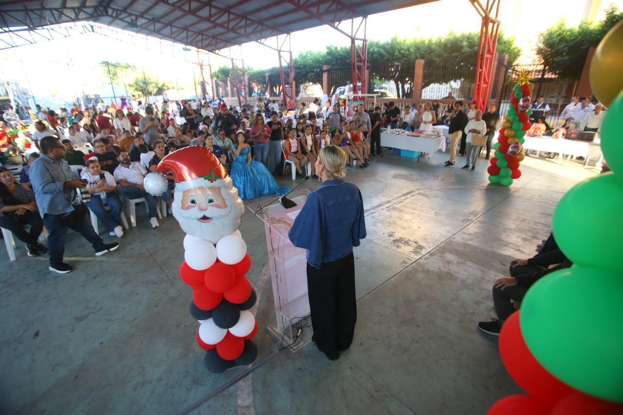 $!Realizan en la Juárez la segunda edición del ‘Mercadito Navideño del Bienestar’