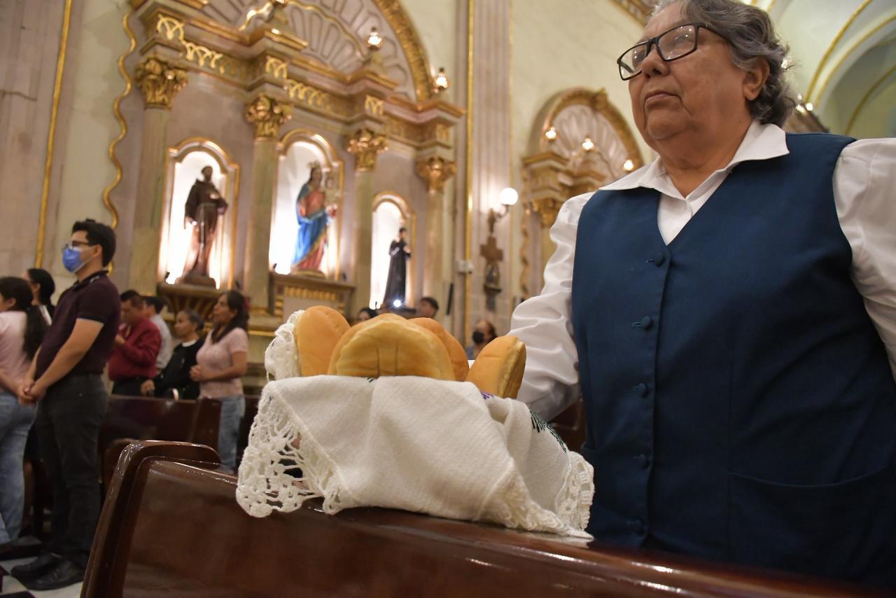 $!Catedral de Culiacán celebra el Jueves Santo con llamado a vivir la fe desde el servicio