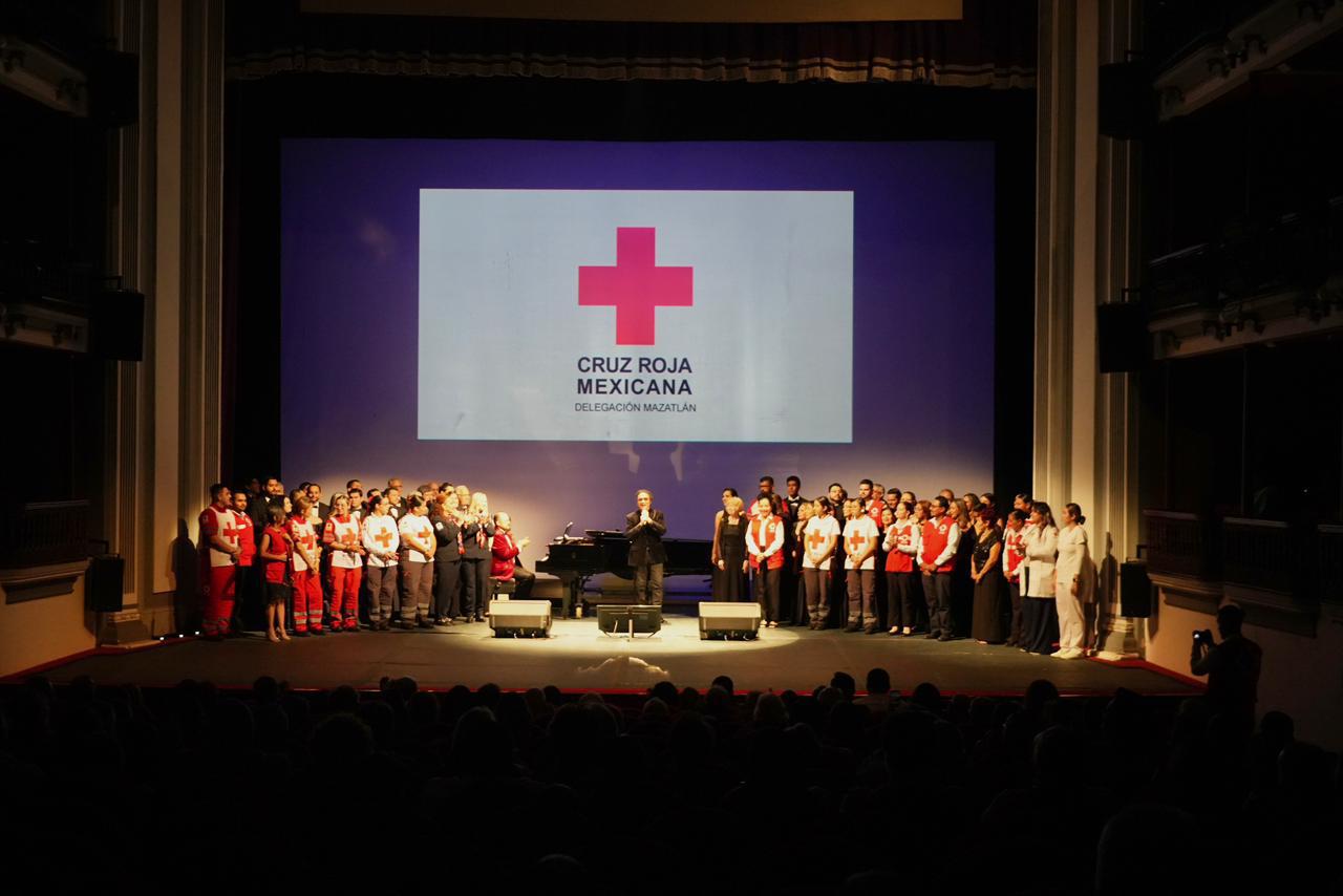 $!En el evento estuvieron damas voluntarias, médicos, enfermeros, parámedicos y directivos de Cruz Roja.