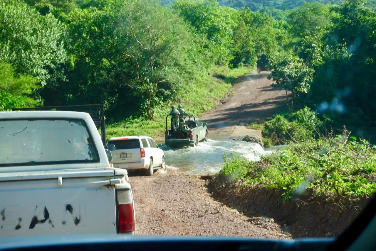 $!Sebides entrega apoyos en zona serrana de Rosario tras bloqueos comunitarios