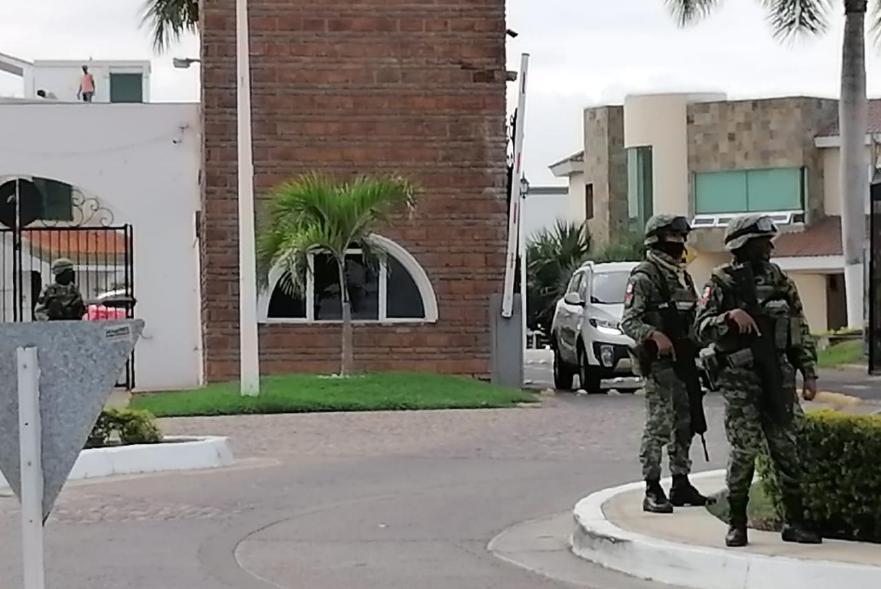 $!Ejército y Marina entran a fraccionamiento privado en Mazatlán; reportan grupo armado