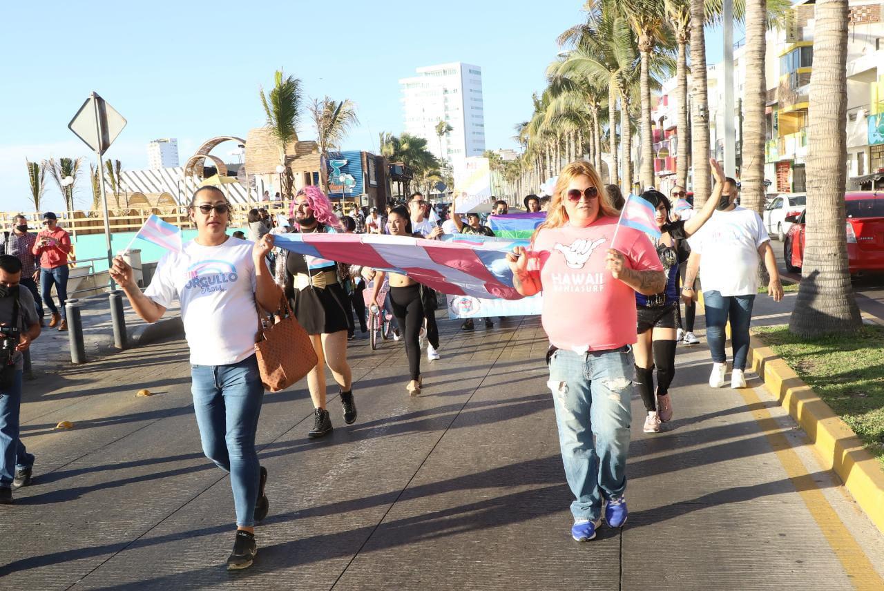 $!Comunidad trans de Mazatlán marcha en el día en que se conmemora su visibilidad