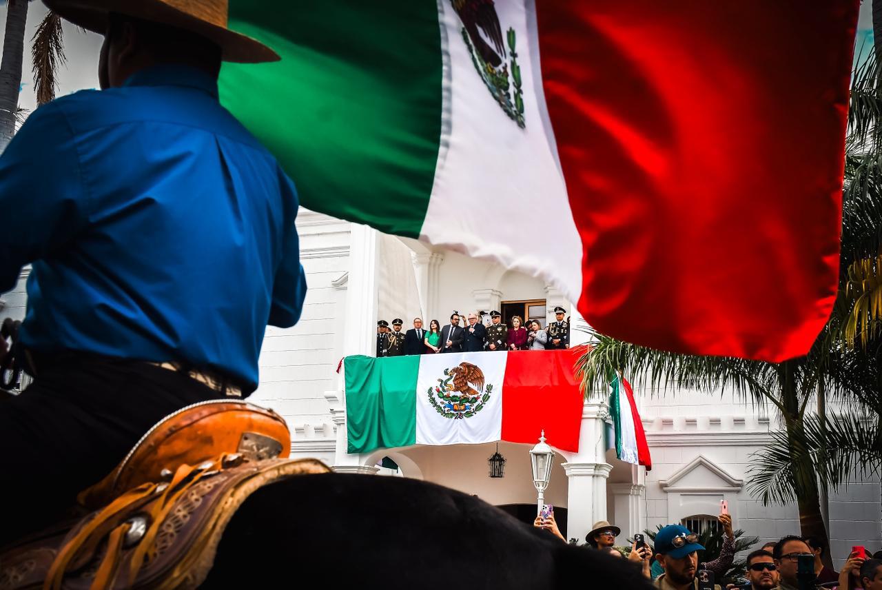 $!Arranca el desfile del 20 de Noviembre en Culiacán bajo resguardo de más de 10 mil efectivos