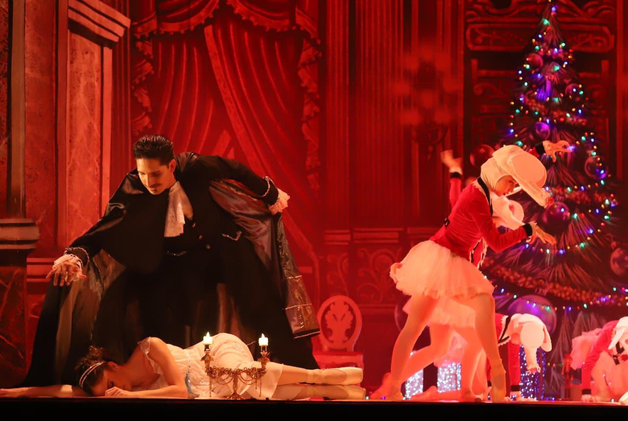 $!El Mago despliega un aire de fantasía y poder que transforma la fiesta en una travesía inolvidable.