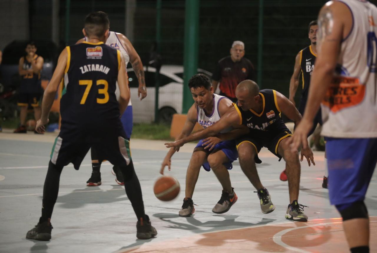 $!Teke Tires-Machaca Río Quelite iguala final de Baloncesto, en cancha Burócrata