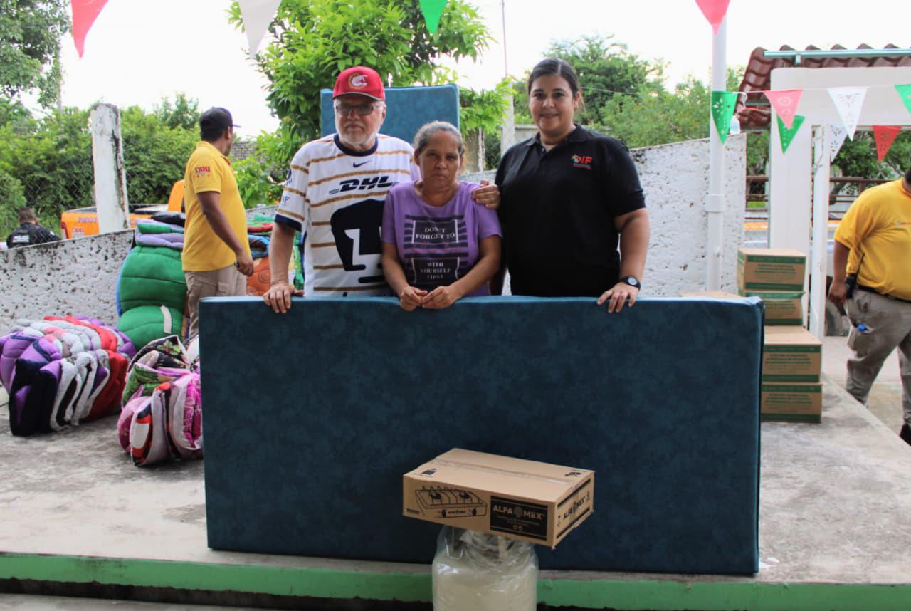 $!Entregan apoyos a familias afectadas por lluvias en Palmillas, Escuinapa