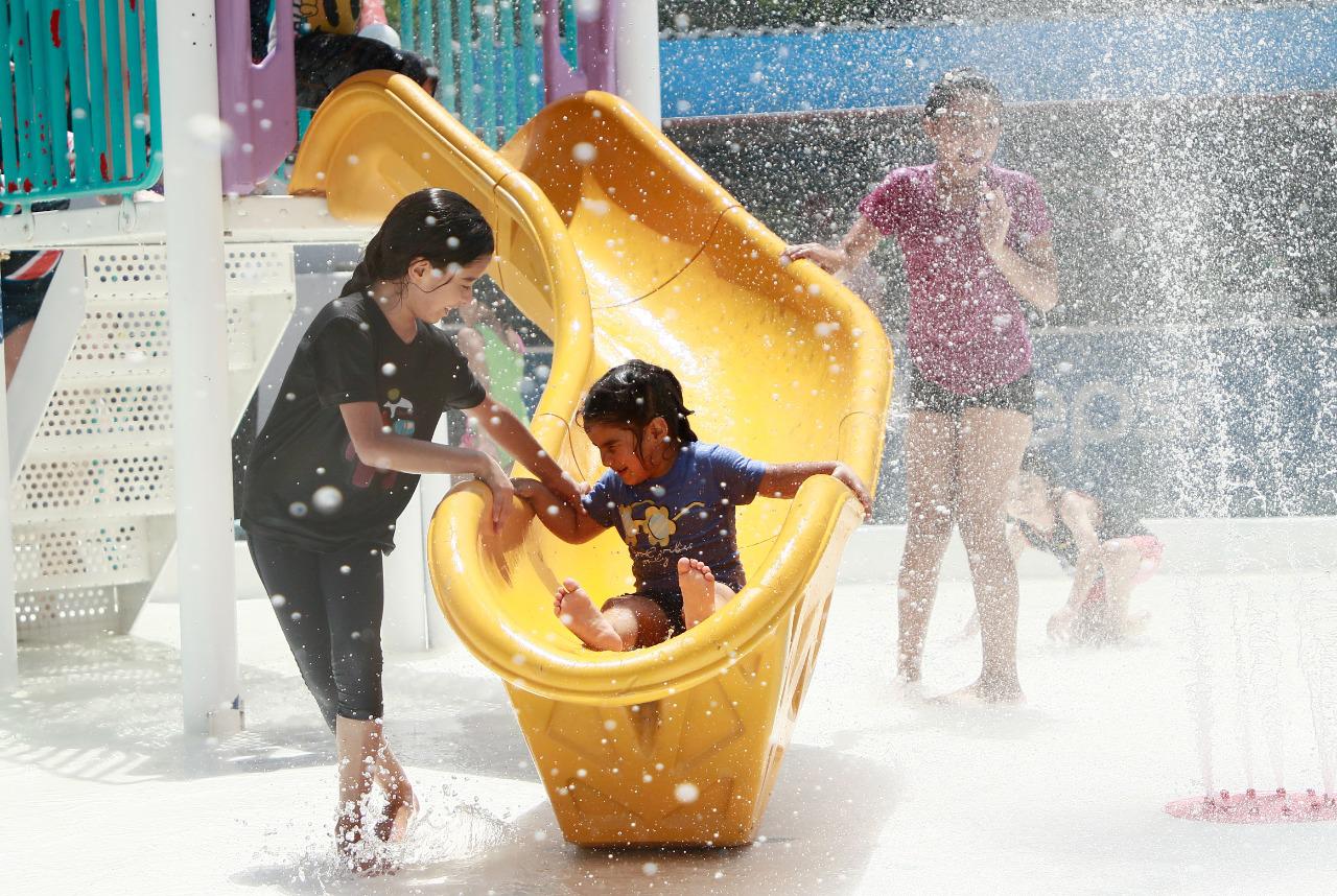 $!En Culiacán, familias disfrutan del calor en balneario del Parque Culiacán 87