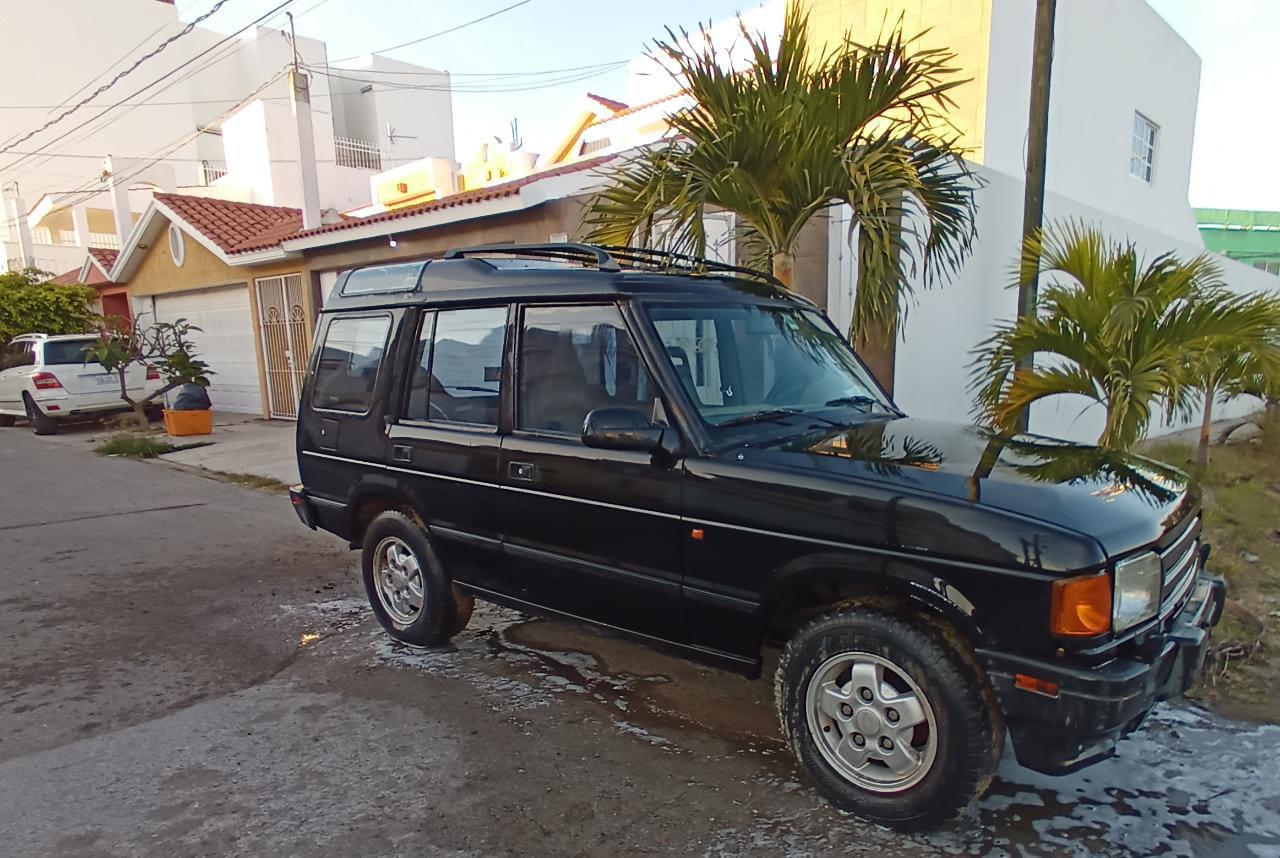 $!Extranjero residente en Mazatlán denuncia que le desmantelaron su camioneta en el corralón