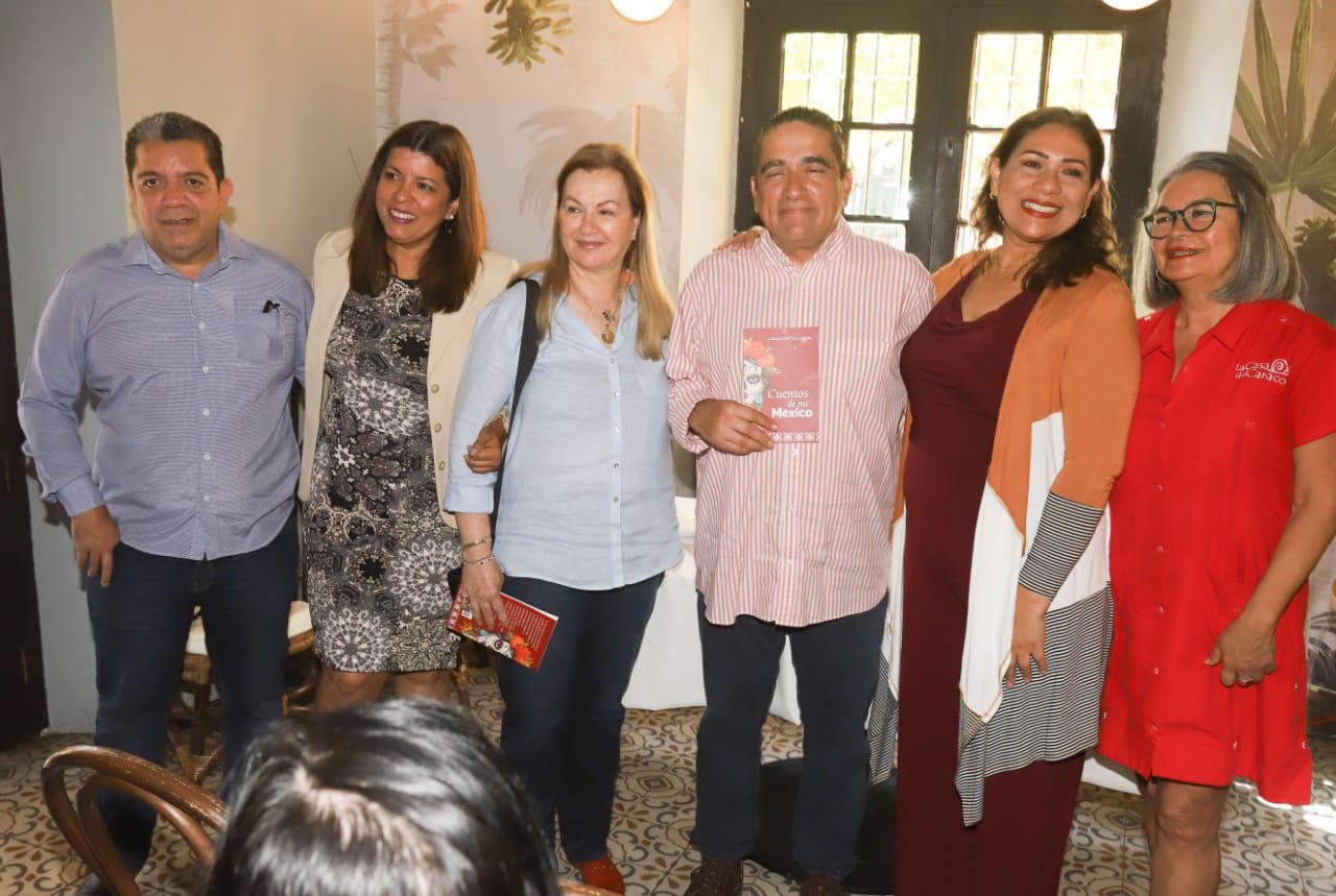 $!El escritor entre las personas que le ayudaron de una u otra formar a narrar estos libros. Daniel Íñiguez, Magui Rojas de Del Toro, Nicole Ferrán, Silvia Michel y Laura Medina.