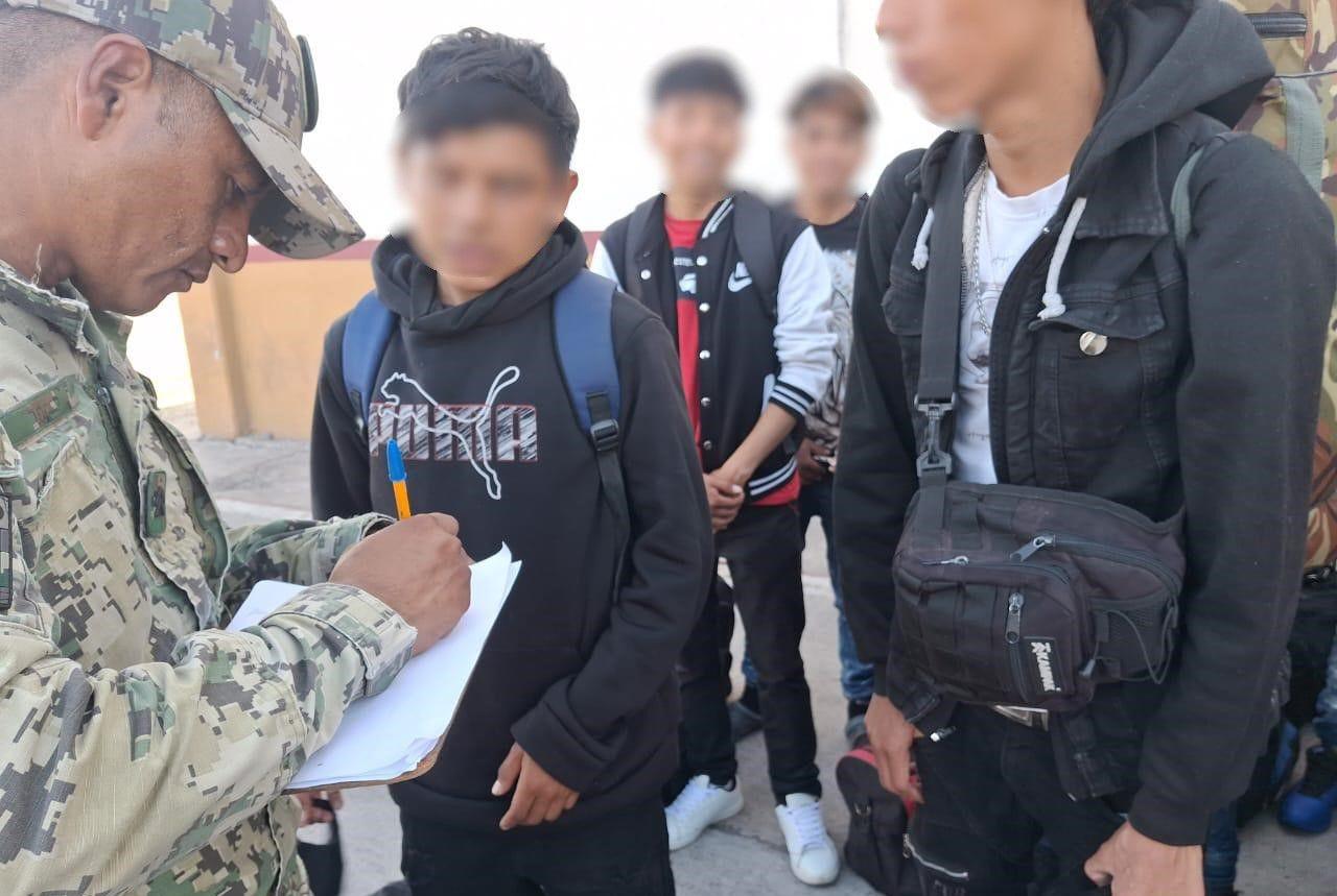 $!Rescatan a 28 menores trasladados ilegalmente en una embarcación cerca de Topolobampo