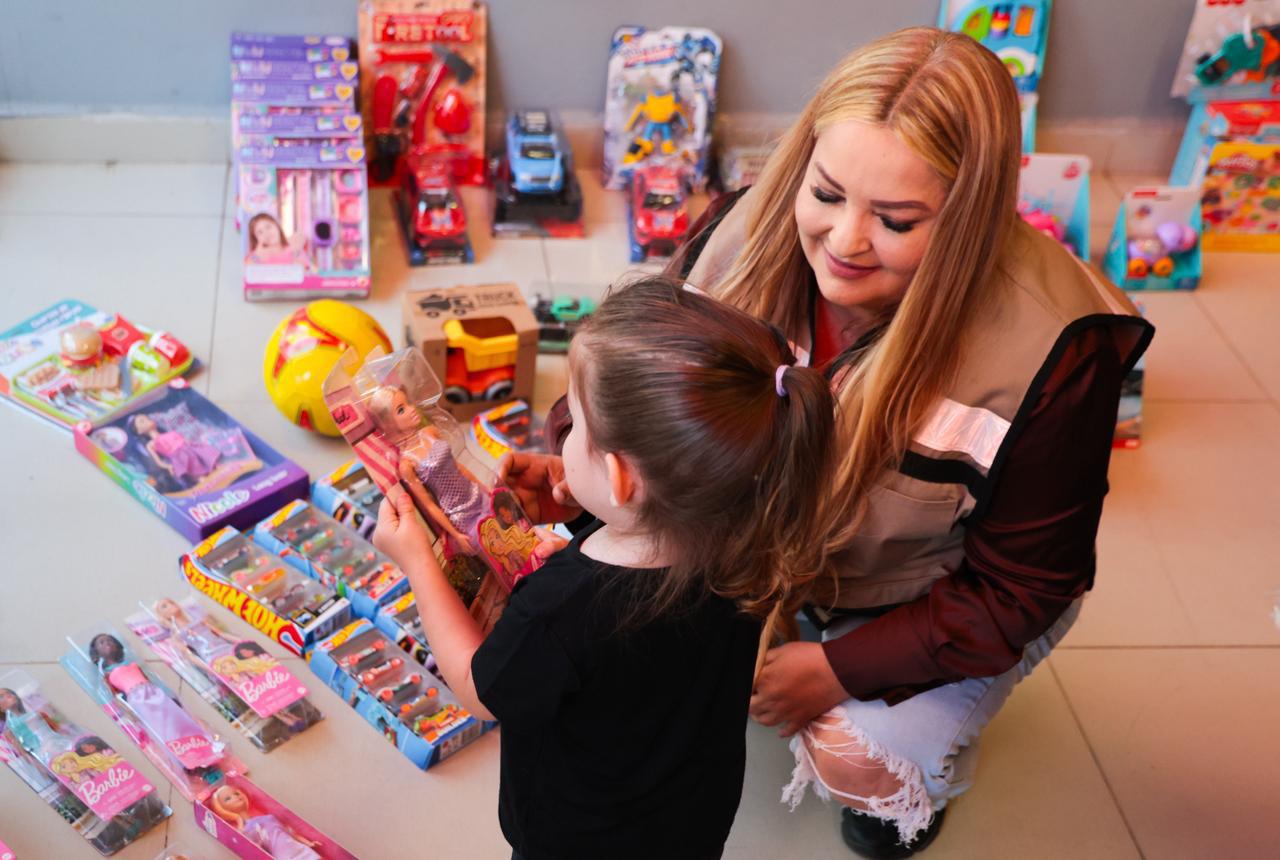 $!Brindan apoyo a familias desplazadas de Badiraguato en Culiacán