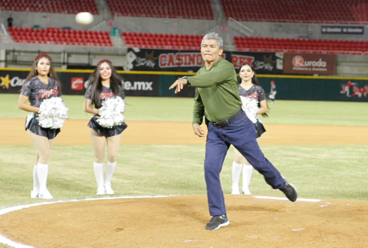 $!Rinde Venados homenaje a trayectoria del fotoperiodista Andrés García
