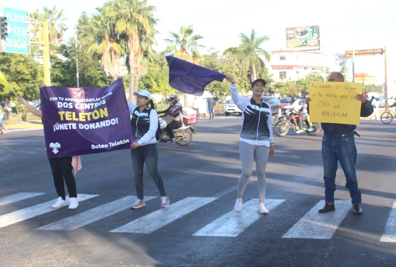 $!Toman de nuevo los cruceros de Mazatlán para botear para lograr la meta de ‘Teletón 2022’