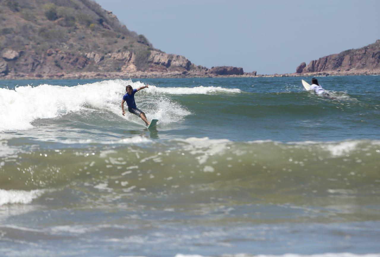 $!Amantes a las olas cerrarán este fin de semana en Mazatlán el Campeonato Estatal de Surfing