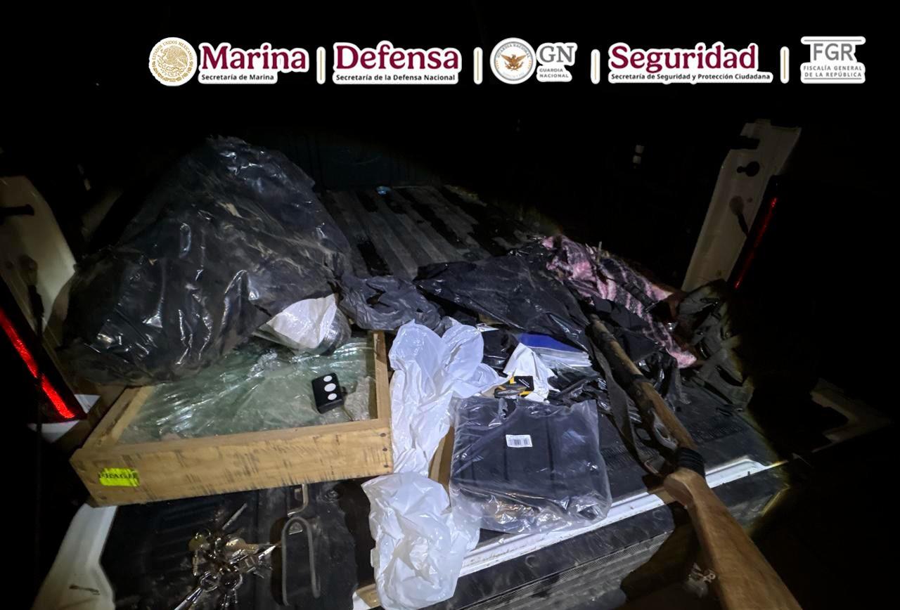 $!Detienen a 8 y aseguran 33 armas largas, vehículos y explosivos en Sinaloa