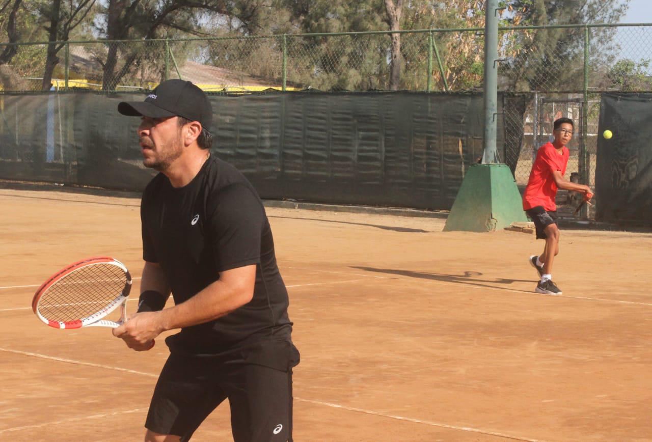 $!Suman triunfo Medrano y Milán en el Torneo de Tenis del Día del Padre