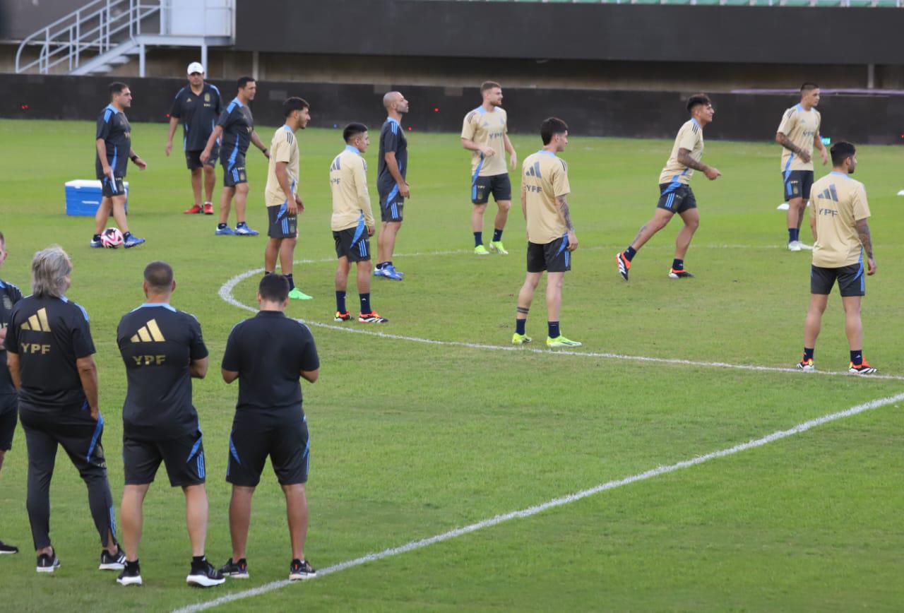 $!Entrena y reconoce terreno Argentina Sub 23 en el Estadio El Encanto