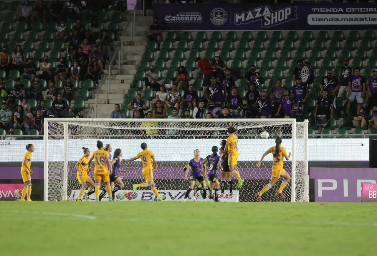 $!Me responsabilizo por la derrota: Juan Carlos Mendoza, director técnico de Mazatlán Femenil