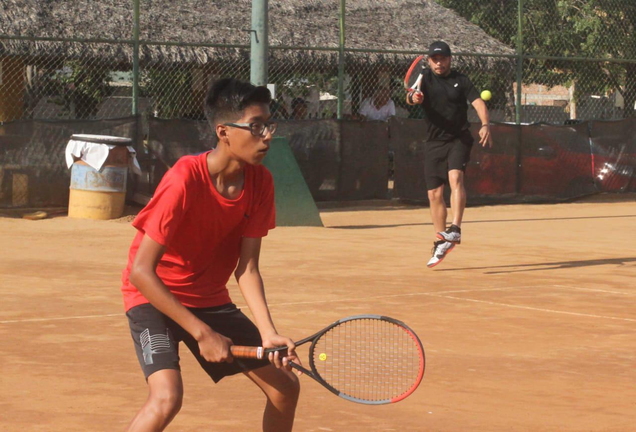 $!Suman triunfo Medrano y Milán en el Torneo de Tenis del Día del Padre