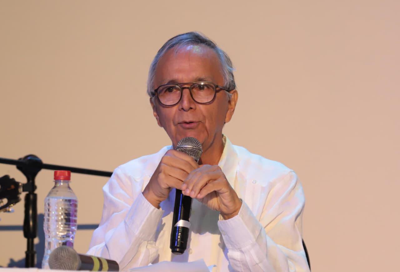 $!El autor charló sobre el proceso de escritura de la obra.